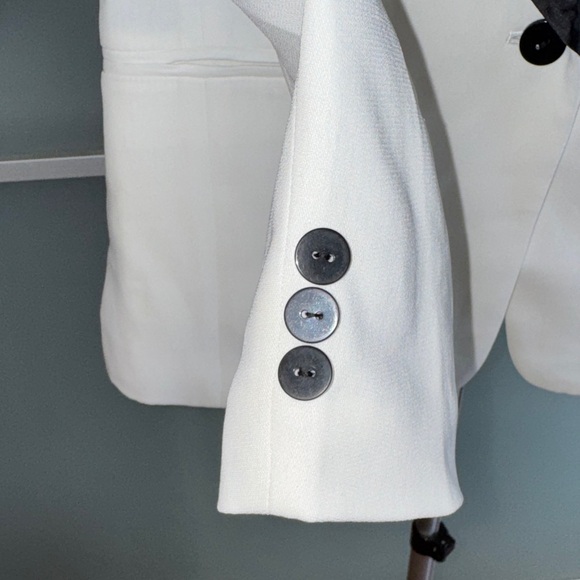 Forever 21 Elegant White and Black Blazer - Picture 4 of 8